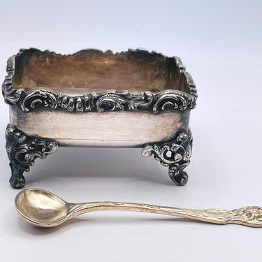 Open Salt Cellar Antique Meriden B.  Co. Dip Open Dish Quadruple Silver Plate with Spoon 
