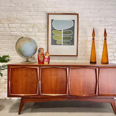 FUNKY + Low WALNUT Mid Century Modern CREDENZA / Media Stand / Sideboard 