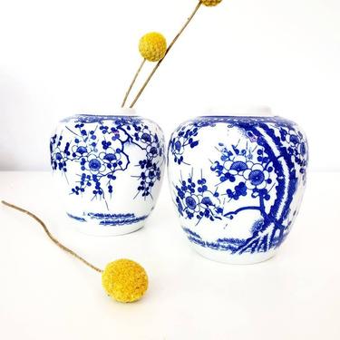Vintage Blue &amp; White Floral Chinoiserie Mini Vase Set 