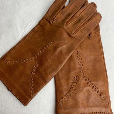Vintage soft leather gloves~ medium brown woven/ eyelets~ stylish sleek single stitch detail women’s mahogany ~ size small ~semi distressed 