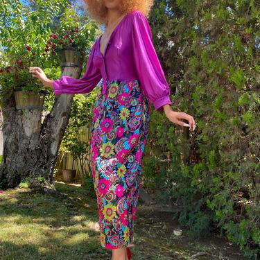 Vintage BRIGHT FLORAL print HOSTESS Dress maroon pink green purple color floral print quilted skirt Maxi Dress size small medium 