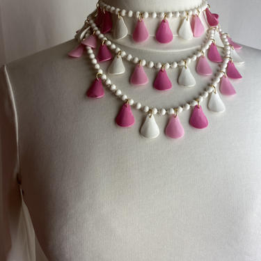 Vintage 60’s pink & white long beaded bobble chain link necklace~ groovy Mod Pop of color~ long length~ 1960s costuming 