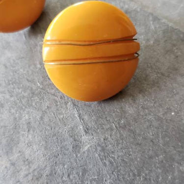 Vintage Bakelite Earrings Butterscotch Yellow Orange Tan Art Deco Style / 1940s Round Button Style Earrings Clips Clip-Ons / Eglantine 