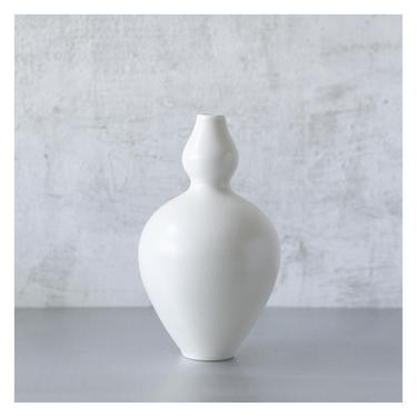 SHIPS NOW- 8&quot; white bud vase-Seconds Sale-  stoneware off white mini bud vase, handmade ceramic modern vase 
