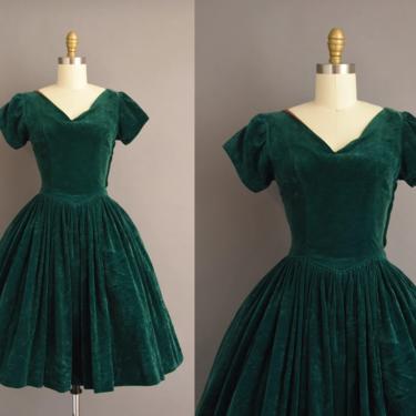 vintage 1950s dress | Gorgeous Emerald Green Velvet Sweeping Full Skirt Cocktail Party Dress | Small | 50s vintage dress 
