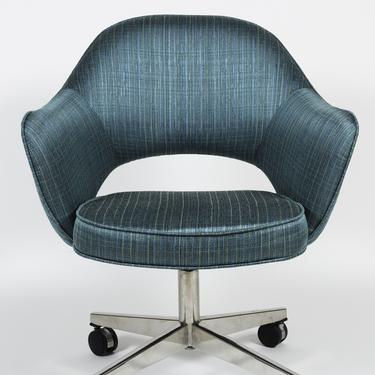 Vintage Saarinen Executive Swivel Armchair reupholstered in Turquoise Herman Miller fabric