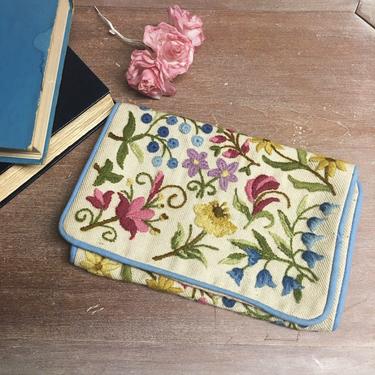 Jacobean crewel flower embroidery envelope clutch - linen bohemian handbag - 1970s vintage 