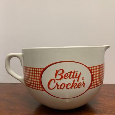 Vintage Betty Crocker Large Mixing Bowl with spout 