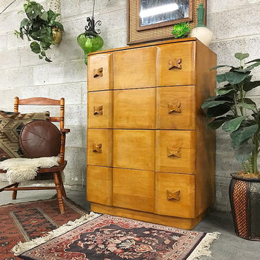 LOCAL PICKUP ONLY Vintage Bureau Retro 1940s Tan Oak Wood 4 Drawer Dresser with Curved Details + Original Wood Carved Hardware for Clothing 