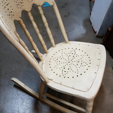 Antique kid's wooden rocking Chair 17 x 29 x 26.5