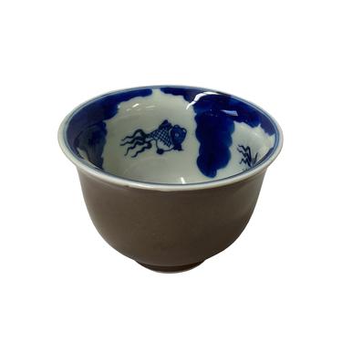 Chinese Handmade Porcelain Brown Blue White Fishes Graphic Cup ws1443S 