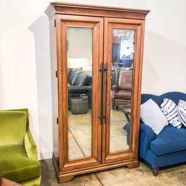 Universal Mirror Front Armoire