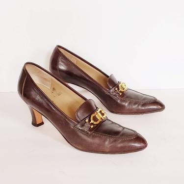 1990s Ferragamo Brown Leather Pumps Gold Buckle Signed / 90s Mid Size Heels Italian Designer Pointy Toe / 8AAA /Alessa 