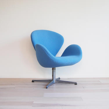 Arne Jacobsen Swan Chair for Fritz Hansen Made in Denmark 