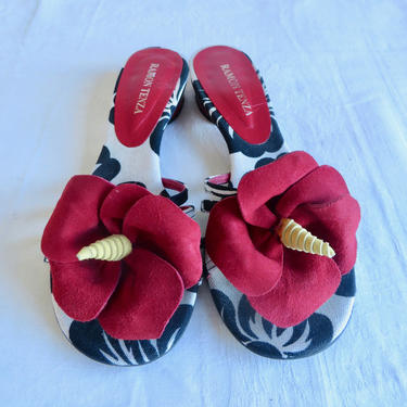 Vintage Size 8 Hawaiian Red Hibiscus Flower Suede Sandals Slip On Slides Beach Resort Ramon Tenza 