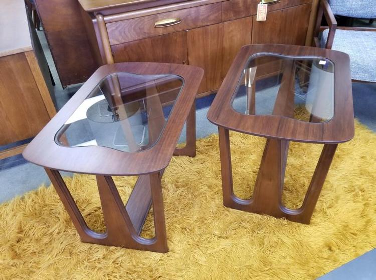                   Pair of Mid-Century Modern walnut side tables with amoeba shaped glass tops
