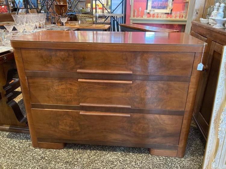 Pretty 3 drawer chest by the cavalier furniture company. 48” x 20.5” x 34”