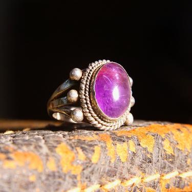 Vintage Sterling Silver Amethyst Cabochon Ring, 3-Split Prong Band, Accent Silver Beads, Woven Details, Native American Style, Size 6 1/2 US 