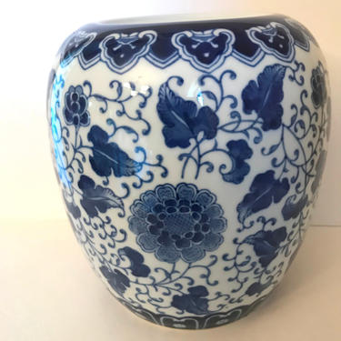RESERVED  SHIPPING CHARGE  Vintage  Large Cobalt Blue And White Chinese Oriental Jar Vase Round Ginger Temple Jar Pot Chinoiserie Round 