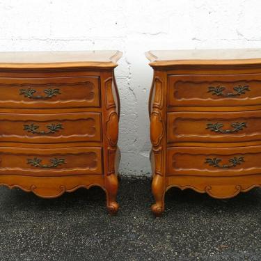 French Bombay Serpentine Pair of Nightstands Side End Bedside Tables 2299