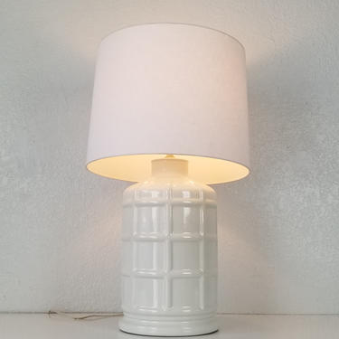 Vintage White Ceramic Glaze Table Lamp . 