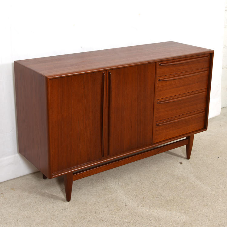 Mid-Century Modern Walnut Sideboard / Dresser