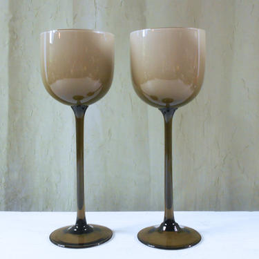 Pair of Tall Cased Glass Goblets / Wine Glasses in Olive-Beige by Carlo Moretti - Murano Glass from Italy 