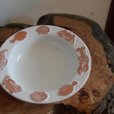 Frankoma Terracotta Pottery w White Glaze Chowder / Soup / Stew Seafood Decorated Bowl ~ Lobsters, Shrimp, Fish, Clams, Crabs ~ Very Good 