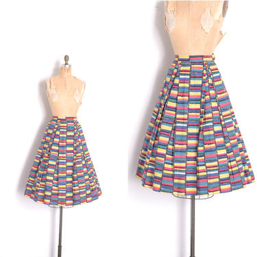 Vintage 1950s Skirt / 50s Woven Cotton Geometric Print Skirt / Rainbow ( small S ) 