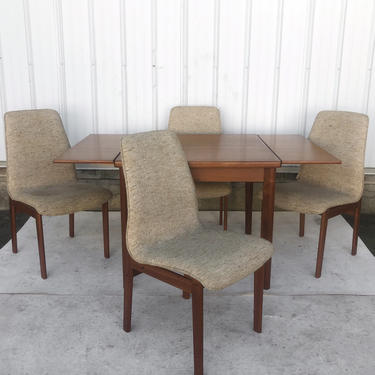 Scandinavian Modern Dining Set With Four Chairs 