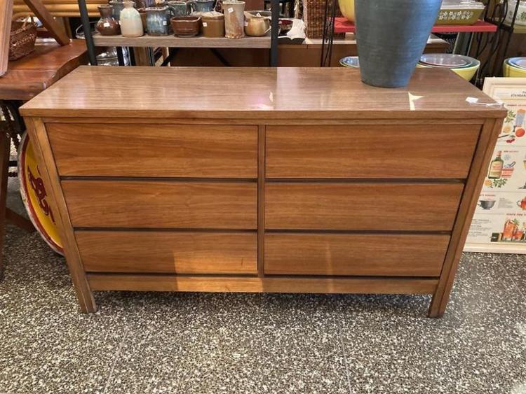 Classic mid century looks. Johnson/Carper of Roanoke Virginia. 6 drawer laminate top dresser 52” x 18” x 31”