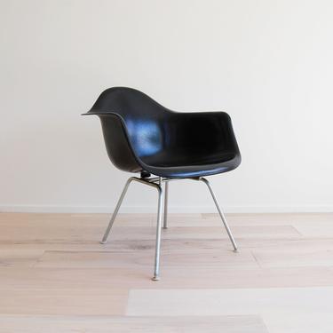 Mid Century Modern Charles and Ray Eames Molded Fiberglass DAX Armchair with H-Base 