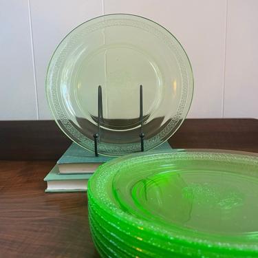 Set of 4- Vintage Federal Glass Depression Glass Dinner Plate in Georgian Green Pattern, Floral Rim Design 