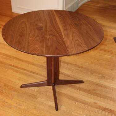 Cafe Table/Round Kitchen Table 