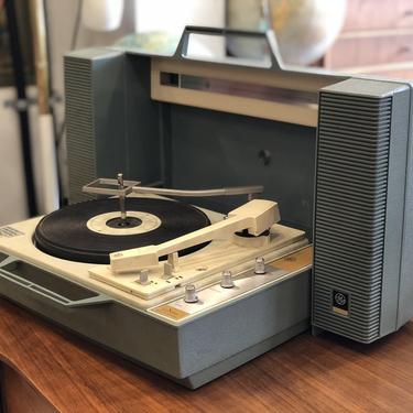 GE Wildcat Portable Record Player