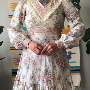 Vintage 1970's white floral prairie dress / 1970's gunne sax inspired dress / knee length prairie dress / Size XS by Ru