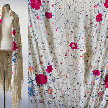 Vintage Piano Shawl / Vintage Silk Embroidered Piano Shawl / 1920s Silk Shawl / Silk Embroidered Flowers / Long Knotted Fringe 