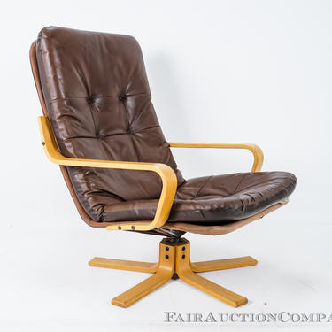 Bentwood lounge chair with leather upholstery
