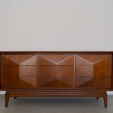 Gorgeous 1960's Mid-century Modern Collectible 9-Drawer Lowboy Diamond Dresser by United Furniture - Refinished! 