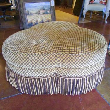 TREFOIL SHAPED OTTOMAN IN GOLD AND BROWN FABRIC WITH BULLION TRIM