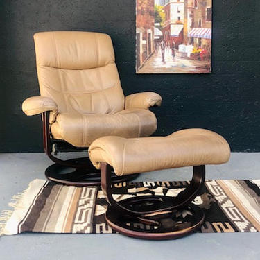 Ekomes Style Stressless Chair & Ottoman