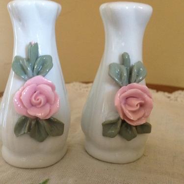 Vintage Pretty Salt and Pepper Shakers Pretty raised applied Rose Flower 