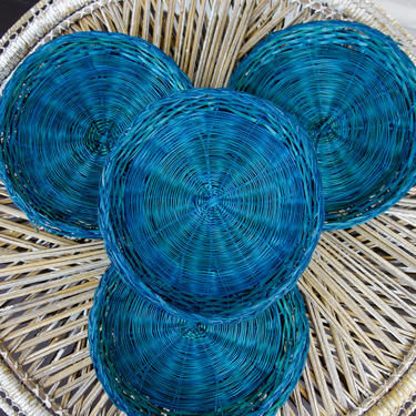 Set of 8 Vintage Colorful Rattan 10&amp;quot; Paper Plate Holders, Wicker Tray for BBQ, Picnic, or Camping, Decorative Hanging Wall Basket 