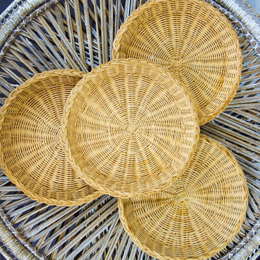 Set of 6 vintage woven rattan paper plate holders, Wicker tray for BBQ, picnic, camping, hanging wall basket or plate for bohemian decor 