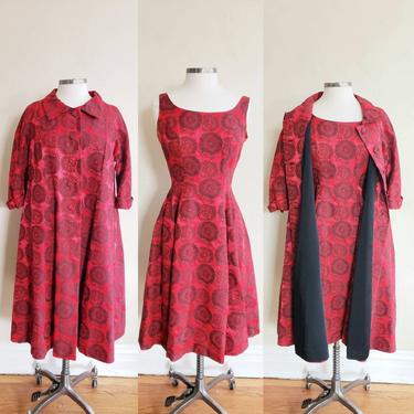 1950s Red Brocade Sleeveless Party Dress Matching Opera Swing Coat / 50s Evening Set Red Black Midcentury Modern Print / M / Carissa 