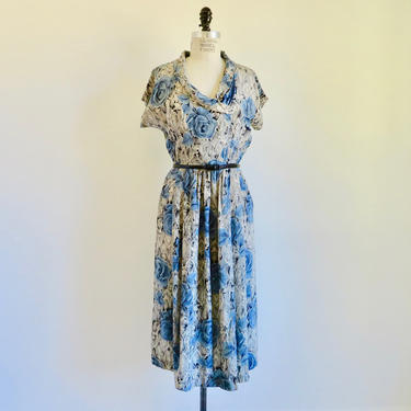 Vintage 1940's Blue White Black Rayon Floral Rose Print Day Dress with Belt WW2 Era 27&amp;quot; Waist Small 