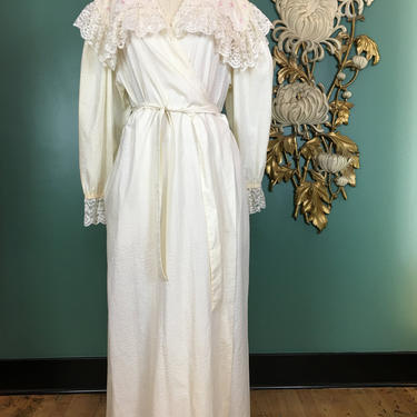 1980s cotton robe, buttercream seersucker, victorian style robe, vintage dressing gown, size medium, gunne sax style, embroidered collar, 30 