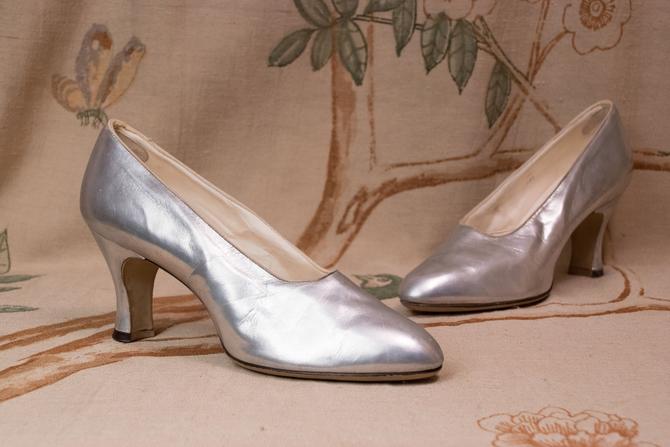 1920s Shoes - Size - Lustrous Silver Leather Mary Jane 20s Heels with Sleek Toe and Beaded Shoe Clips Size 6.5 