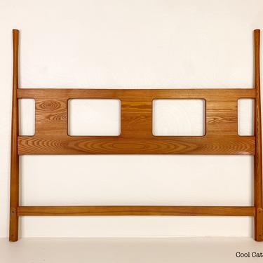 Full Headboard by Heywood Wakefield for their Danish Modern line, circa 1961 - *Please see notes on shipping before you purchase. 
