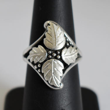 70's Wheeler Manufacturing sterling grape clusters &amp; leaves size 6.75 ring, hard to find WMCO 925 silver Southwestern leaf ring 